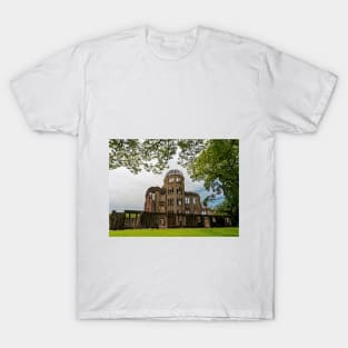 Atomic bomb dome in Hiroshima in Japan T-Shirt